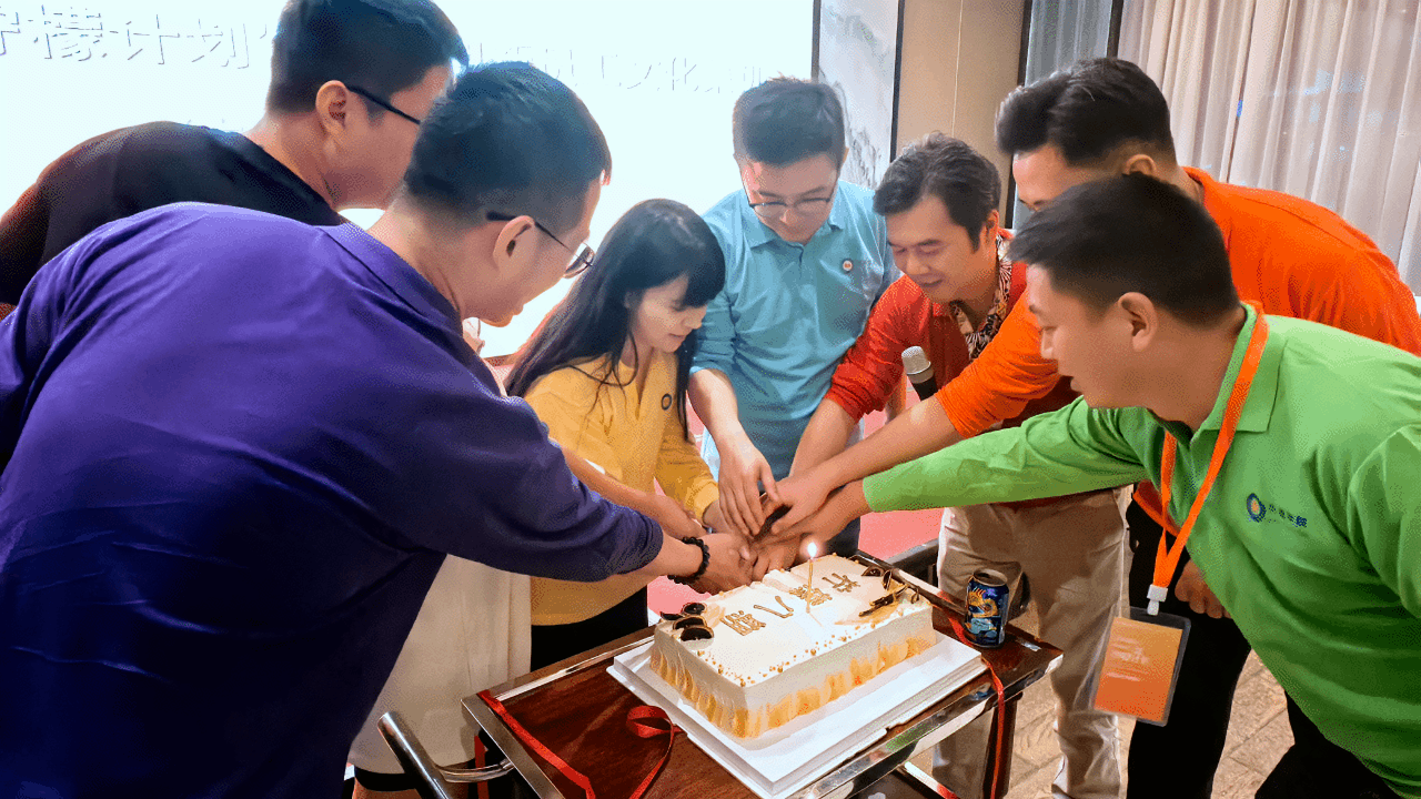 1699349421409575w8Vo.gif 結業就餐動圖.gif